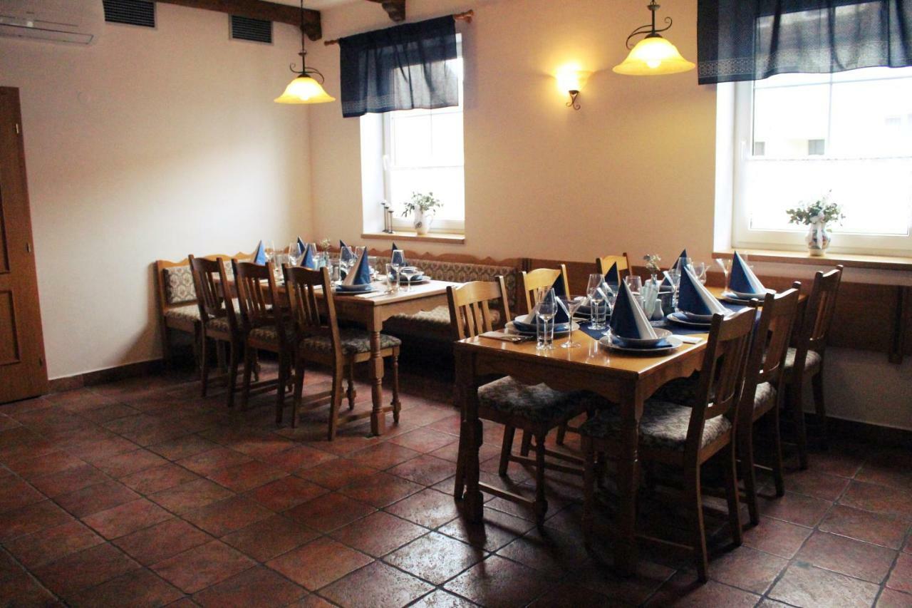 Penzion a restaurace U Kalendů Strážnice Bagian luar foto